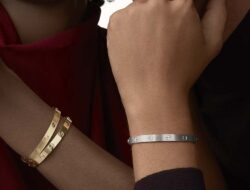 Featured image for full diamond cartier love bracelet