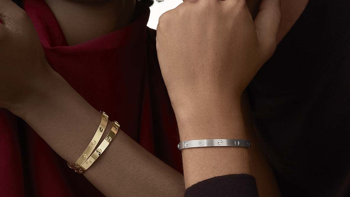 Featured image for full diamond cartier love bracelet